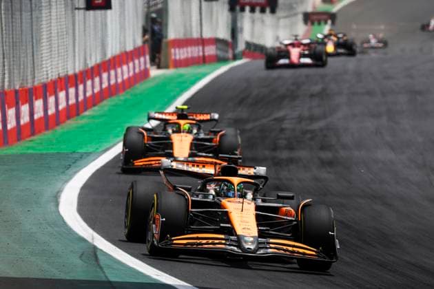 81 PIASTRI Oscar (aus), McLaren F1 Team MCL38, 04 NORRIS Lando (gbr), McLaren F1 Team MCL38, action during the Formula 1 Grande Premio de Sao Paulo 2024, 21th round of the 2024 Formula One World Championship, WM, Weltmeisterschaft from November 1 to 3, 2024 on the Interlagos Circuit, in Sao Paulo, Brazil - F1 - SAO PAULO GRAND PRIX 2024 DPPI Panoramic 241102_R21_BRASILE_DP_AV3_1247