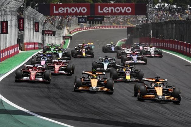 Sport Bilder des Tages 04 NORRIS Lando (gbr), McLaren F1 Team MCL38, 81 PIASTRI Oscar (aus), McLaren F1 Team MCL38, 16 LECLERC Charles (mco), Scuderia Ferrari SF-24, 01 VERSTAPPEN Max (nld), Red Bull Racing RB20, 55 SAINZ Carlos (spa), Scuderia Ferrari SF-24, action start of the race, depart, during the Formula 1 Grande Premio de Sao Paulo 2024, 21th round of the 2024 Formula One World Championship, WM, Weltmeisterschaft from November 1 to 3, 2024 on the Interlagos Circuit, in Sao Paulo, Brazil - F1 - SAO PAULO GRAND PRIX 2024 DPPI Panoramic 241102_R21_BRASILE_DP_AV3_1170
