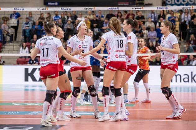 Victoria Demidova (Dresdner SC, 06), Mitte - Jubel, Freude mit Team GER, Allianz MTV Stuttgart vs. Dresdner SC Volleyball Bundesliga, VBL, Spielzeit 2024 2025, 02.11.2024 GER, Allianz MTV Stuttgart vs. Dresdner SC Volleyball Bundesliga, VBL, Spielzeit 2024 2025, 02.11.2024 Stuttgart Copyright: xSandyxDinkelackerx EP_SDR