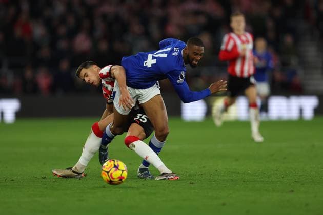 Football - 2024 2025 Premier League - Southampton vs Everton - St Mary™s Stadium - Saturday 2nd November 2024 Jan Bednarek of Southampton tackles Beto of Everton during the Premier League match at St Mary™s Stadium COLORSPORT Shaun Boggust