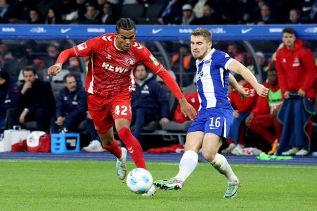 DEU, DFL, 2. FBL, Hertha BSC vs. 1.FC Koeln, 02.11.2024, Berliner Olympiastadion, Berlin, DEU, DFL, 2. FBL, Hertha BSC vs. 1.FC Koeln, im Bild Jonjoe Kenny (Hertha BSC Berlin 16), Damion Downs (1.FC Koeln 42) DFL - regulations prohibit any use of Photographs as image sequences and or quasi-video Foto: Juergen Engler nordphoto GmbH