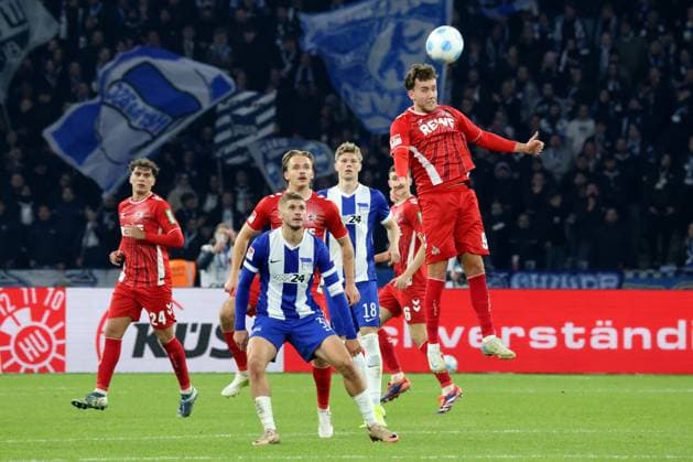 DEU, DFL, 2. FBL, Hertha BSC vs. 1.FC Koeln, 02.11.2024, Berliner Olympiastadion, Berlin, DEU, DFL, 2. FBL, Hertha BSC vs. 1.FC Koeln, im Bild Marton Dardai (Hertha BSC Berlin 31), Luca Waldschmidt (1.FC Koeln 9) DFL - regulations prohibit any use of Photographs as image sequences and or quasi-video Foto: Juergen Engler nordphoto GmbH
