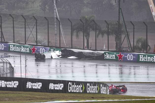 14 ALONSO Fernando (spa), Aston Martin F1 Team AMR24, action, crash, accident, rain, pluie, during the Formula 1 Grande Premio de Sao Paulo 2024, 21th round of the 2024 Formula One World Championship, WM, Weltmeisterschaft from November 1 to 3, 2024 on the Interlagos Circuit, in Sao Paulo, Brazil - F1 - SAO PAULO GRAND PRIX 2024 DPPI Panoramic 241103_R21_BRASILE_DP_FG006934