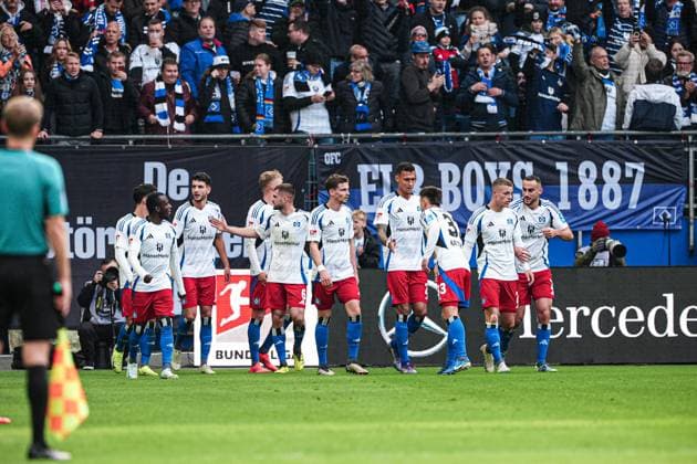 Torjubel Hamburger SV nach Tor zum 1:0 Daniel Elfadli (Hamburger SV, 08) GER, Hamburger SV vs. 1. FC Nuernberg, Fussball, 2. Bundesliga, Spieltag 11, Saison 2024 2025, 03.11.2024 DFL REGULATIONS PROHIBIT ANY USE OF PHOTOGRAPHS AS IMAGE SEQUENCES AND OR QUASI-VIDEO GER, Hamburger SV vs. 1. FC Nuernberg, Fussball, 2. Bundesliga, Spieltag 11, Saison 2024 2025, 03.11.2024 Hamburg