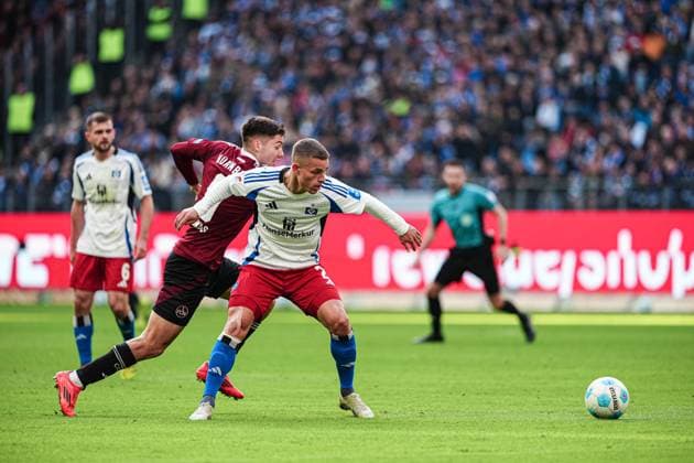Stefanos Tzimas (1. FC Nuernberg, 09), Miro Muheim (Hamburger SV, 28) GER, Hamburger SV vs. 1. FC Nuernberg, Fussball, 2. Bundesliga, Spieltag 11, Saison 2024 2025, 03.11.2024 DFL REGULATIONS PROHIBIT ANY USE OF PHOTOGRAPHS AS IMAGE SEQUENCES AND OR QUASI-VIDEO GER, Hamburger SV vs. 1. FC Nuernberg, Fussball, 2. Bundesliga, Spieltag 11, Saison 2024 2025, 03.11.2024 Hamburg