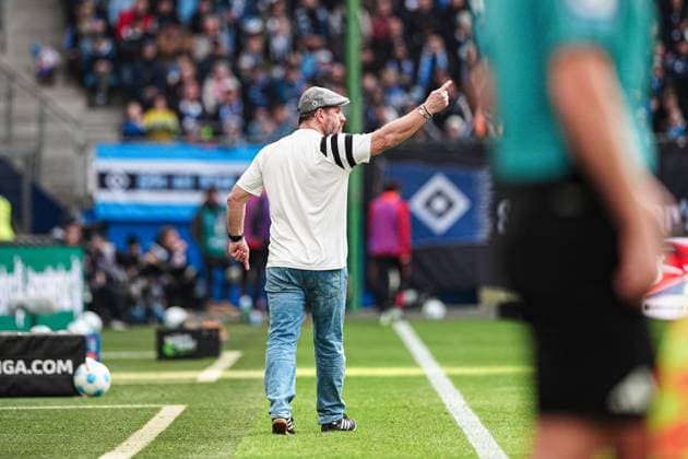 Steffen Baumgart (Hambuger SV, Trainer) GER, Hamburger SV vs. 1. FC Nuernberg, Fussball, 2. Bundesliga, Spieltag 11, Saison 2024 2025, 03.11.2024 DFL REGULATIONS PROHIBIT ANY USE OF PHOTOGRAPHS AS IMAGE SEQUENCES AND OR QUASI-VIDEO GER, Hamburger SV vs. 1. FC Nuernberg, Fussball, 2. Bundesliga, Spieltag 11, Saison 2024 2025, 03.11.2024 Hamburg