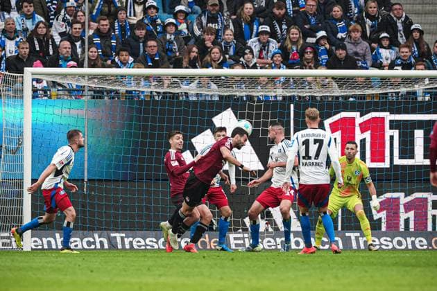 Torschuss Torchance per Kopfball Mahir Emreli (1. FC Nuernberg, 30) GER, Hamburger SV vs. 1. FC Nuernberg, Fussball, 2. Bundesliga, Spieltag 11, Saison 2024 2025, 03.11.2024 DFL REGULATIONS PROHIBIT ANY USE OF PHOTOGRAPHS AS IMAGE SEQUENCES AND OR QUASI-VIDEO GER, Hamburger SV vs. 1. FC Nuernberg, Fussball, 2. Bundesliga, Spieltag 11, Saison 2024 2025, 03.11.2024 Hamburg