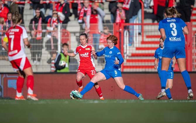 Fussball, Frauen, Saison 2024 2025, 2. Bundesliga (9. Spieltag), 1. FC Union Berlin - SV Meppen, v. l. Lisa Heiseler (1. FC Union), Pia Metzker (1. FC Union), Lena Göppel (SV Meppen), Nina Rolfes (SV Meppen), 03.11.2024, Copyright: xSebastianxRäppold MatthiasxKochx
