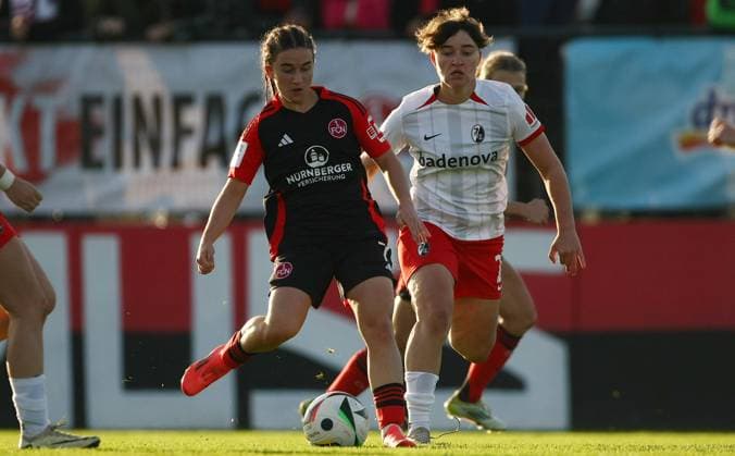 Marina Scholz (fcn, li ) - Jule Bianchi (re ) , Frauen 2.Bundesliga , 1.FCN Nürnberg-Freiburg II, Spieltag 9, Fußball , in den Sportpark Valznerweiher Stadion , Nürnberg, Bayern, Deutschland . November 03, 2024 . Photo by: Davide Elias Ipa Photo Pressefoto DENL Copyright: xDavidexEliasx