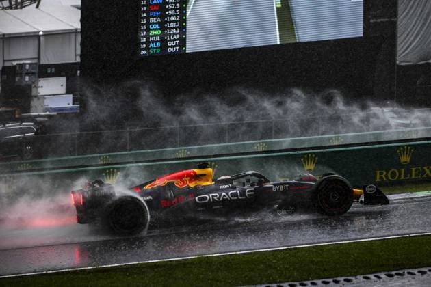 Formel 1, GP Brasilien in Sao Paulo, das Rennen 01 VERSTAPPEN Max (nld), Red Bull Racing RB20, action during the Formula 1 Grande Premio de Sao Paulo 2024, 21th round of the 2024 Formula One World Championship, WM, Weltmeisterschaft from November 1 to 3, 2024 on the Interlagos Circuit, in Sao Paulo, Brazil - F1 - SAO PAULO GRAND PRIX 2024 DPPI Panoramic 241103_R21_BRASILE_DP_XB5_3870