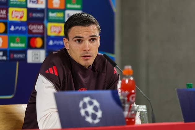 Joao Palhinha (FC Bayern Muenchen, 16) bei der Pressekonferenz, Ger, Internationale Pressekonferenz, FC Bayern Muenchen, Fussball, UEFA Champions League, 4. Spieltag, Saison 2024 2025, 05.11.2024, Ger, Internationale Pressekonferenz, FC Bayern Muenchen, Fussball, UEFA Champions League, 4. Spieltag, Saison 2024 2025, 05.11.2024 Muenchen Copyright: xEibner-Pressefoto JennixMaulx EP_JML