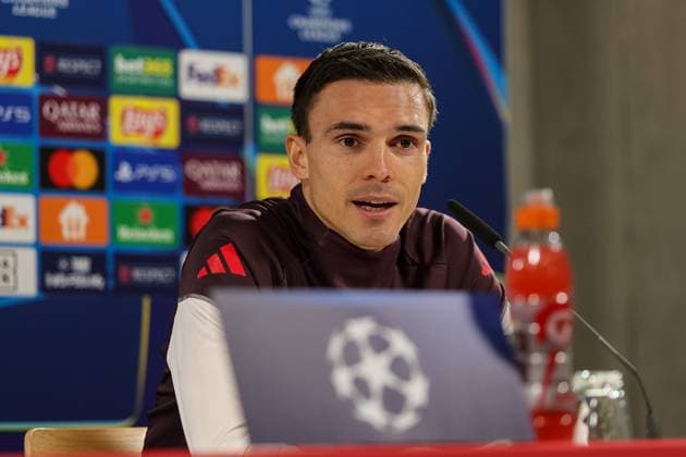 Joao Palhinha (FC Bayern Muenchen, 16) bei der Pressekonferenz, Ger, Internationale Pressekonferenz, FC Bayern Muenchen, Fussball, UEFA Champions League, 4. Spieltag, Saison 2024 2025, 05.11.2024, Ger, Internationale Pressekonferenz, FC Bayern Muenchen, Fussball, UEFA Champions League, 4. Spieltag, Saison 2024 2025, 05.11.2024 Muenchen Copyright: xEibner-Pressefoto JennixMaulx EP_JML