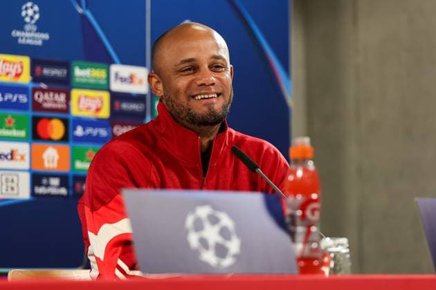 Sport Bilder des Tages Vincent Kompany (FC Bayern Muenchen, Cheftrainer) bei der Pressekonferenz, lachen, lachend, lacht, Ger, Internationale Pressekonferenz, FC Bayern Muenchen, Fussball, UEFA Champions League, 4. Spieltag, Saison 2024 2025, 05.11.2024, Ger, Internationale Pressekonferenz, FC Bayern Muenchen, Fussball, UEFA Champions League, 4. Spieltag, Saison 2024 2025, 05.11.2024 Muenchen Copyright: xEibner-Pressefoto JennixMaulx EP_JML