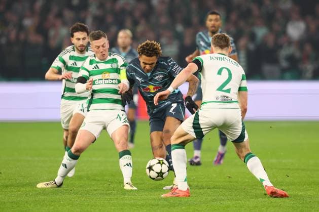 Celtic Glasgow - RB Leipzig Champions League Glasgow, 05.11.2024, Celtic Park, Fussball, UEFA Champions League, 4. Spieltag , Celtic Glasgow vs. RB Leipzig , Im Bild v.l.: Callum McGregor ( 42, Celtic), Antonio Nusa (RB Leipzig) , Only editorial use! Foto nur zur redaktionellen Nutzung bestimmt! , UEFA regulations prohibit any use of photographs as image sequences and or quasi-video ,