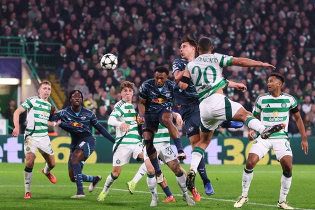 Celtic Glasgow - RB Leipzig Champions League Glasgow, 05.11.2024, Celtic Park, Fussball, UEFA Champions League, 4. Spieltag , Celtic Glasgow vs. RB Leipzig , Im Bild: Kopfballchance Willi Orban (4, RB Leipzig) nach Eckball , Only editorial use! Foto nur zur redaktionellen Nutzung bestimmt! , UEFA regulations prohibit any use of photographs as image sequences and or quasi-video ,