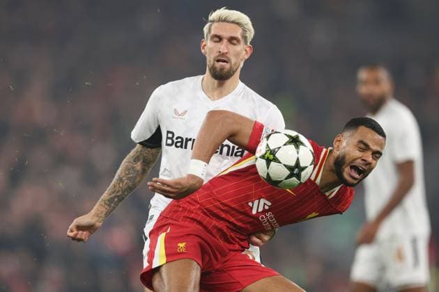 Robert Andrich of Bayer 04 Leverkusen battles with Cody Gakpo of Liverpool Liverpool v Bayer 04 Leverkusen, UEFA Champions League, Group Stage, Football, Anfield, Liverpool, UK - 05 Nov 2024 EDITORIAL USE ONLY No use with unauthorised audio, video, data, fixture lists, club league logos or live services. Online in-match use limited to 120 images, no video emulation. No use in betting, games or single club league player publications. Copyright: xPaulxCurrie Shutterstockx 14863785dg