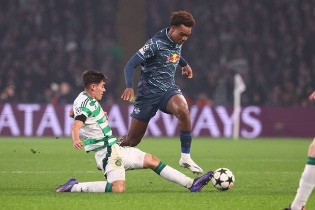 Celtic Glasgow - RB Leipzig Champions League Glasgow, 05.11.2024, Celtic Park, Fussball, UEFA Champions League, 4. Spieltag , Celtic Glasgow vs. RB Leipzig , Im Bild v.l.: Ãlex Valle ( 11, Celtic) und Assan Ouedraogo (20, RB Leipzig) , Only editorial use! Foto nur zur redaktionellen Nutzung bestimmt! , UEFA regulations prohibit any use of photographs as image sequences and or quasi-video ,