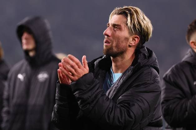 Celtic Glasgow - RB Leipzig Champions League Glasgow, 05.11.2024, Celtic Park, Fussball, UEFA Champions League, 4. Spieltag , Celtic Glasgow vs. RB Leipzig 3:1 (2:1) , Im Bild: Kevin Kampl (44, RB Leipzig) vor der Fankurve , Only editorial use! Foto nur zur redaktionellen Nutzung bestimmt! , UEFA regulations prohibit any use of photographs as image sequences and or quasi-video ,