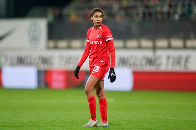 , Google Pixel Frauen-Bundesliga, VfL Wolfsburg vs SC Freiburg, AOK Stadion am 03. November 2024 in Wolfsburg, Deutschland. (Foto von Marco Steinbrenner DeFodi Images) , Google Pixel Frauen-Bundesliga, VfL Wolfsburg vs SC Freiburg, AOK Stadion, November 3, 2024 in Wolfsburg, Germany. (Photo by Marco Steinbrenner DeFodi Images) DFB DFL REGULATIONS PROHIBIT ANY USE OF PHOTOGRAPHS AS IMAGE SEQUENCES AND OR QUASI-VIDEO. not used in POL SRB CRO FRA GBR NED ITA USA Defodi-108_wolf_frei_20240311_112