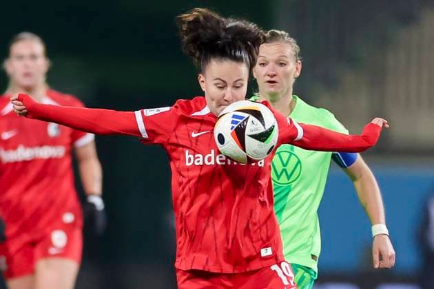 , Google Pixel Frauen-Bundesliga, VfL Wolfsburg vs SC Freiburg, AOK Stadion am 03. November 2024 in Wolfsburg, Deutschland. (Foto von Marco Steinbrenner DeFodi Images) , Google Pixel Frauen-Bundesliga, VfL Wolfsburg vs SC Freiburg, AOK Stadion, November 3, 2024 in Wolfsburg, Germany. (Photo by Marco Steinbrenner DeFodi Images) DFB DFL REGULATIONS PROHIBIT ANY USE OF PHOTOGRAPHS AS IMAGE SEQUENCES AND OR QUASI-VIDEO. not used in POL SRB CRO FRA GBR NED ITA USA Defodi-108_wolf_frei_20240311_114