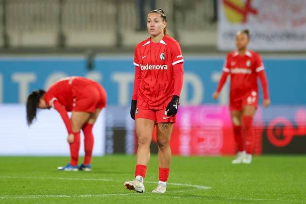 , Google Pixel Frauen-Bundesliga, VfL Wolfsburg vs SC Freiburg, AOK Stadion am 03. November 2024 in Wolfsburg, Deutschland. (Foto von Marco Steinbrenner DeFodi Images) , Google Pixel Frauen-Bundesliga, VfL Wolfsburg vs SC Freiburg, AOK Stadion, November 3, 2024 in Wolfsburg, Germany. (Photo by Marco Steinbrenner DeFodi Images) DFB DFL REGULATIONS PROHIBIT ANY USE OF PHOTOGRAPHS AS IMAGE SEQUENCES AND OR QUASI-VIDEO. not used in POL SRB CRO FRA GBR NED ITA USA Defodi-108_wolf_frei_20240311_116