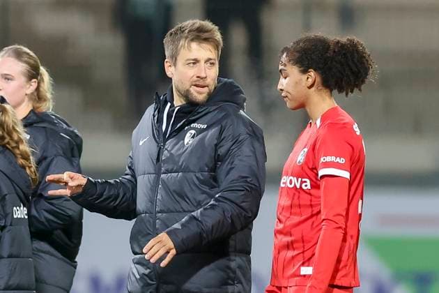, Google Pixel Frauen-Bundesliga, VfL Wolfsburg vs SC Freiburg, AOK Stadion am 03. November 2024 in Wolfsburg, Deutschland. (Foto von Marco Steinbrenner DeFodi Images) , Google Pixel Frauen-Bundesliga, VfL Wolfsburg vs SC Freiburg, AOK Stadion, November 3, 2024 in Wolfsburg, Germany. (Photo by Marco Steinbrenner DeFodi Images) DFB DFL REGULATIONS PROHIBIT ANY USE OF PHOTOGRAPHS AS IMAGE SEQUENCES AND OR QUASI-VIDEO. not used in POL SRB CRO FRA GBR NED ITA USA Defodi-108_wolf_frei_20240311_128