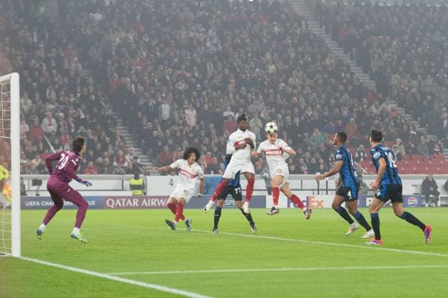 Torchance, Anthony Rouault (VfB Stuttgart 29), v.li. Marco Carnesecchi (Atalanta Bergamo, 29), Anrie Chase (VfB Stuttgart, 45), El Bilal Toure (VfB Stuttgart, 10), Anthony Rouault (VfB Stuttgart 29), Isak Hien (Atalanta Bergamo, 04), Berat Djimsiti (Atalanta Bergamo, 19) GER, VfB Stuttgart vs. Atalanta Bergamo, Fussball, Herren, UEFA Champions League, 4. Spieltag, Spielzeit 2024 2025, 06.11.2024, GER, VfB Stuttgart vs. Atalanta Bergamo, Fussball, Herren, UEFA Champions League, 4. Spieltag, Spielzeit 2024 2025, 06.11.2024 Stuttgart Copyright: xEibner-Pressefoto WolfgangxFrankx EP_WFK