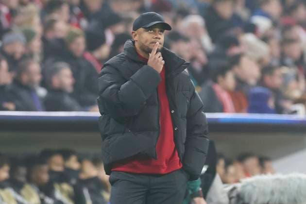 Trainer Vincent Kompany (FC Bayern Muenchen) schaut enttaeuscht, UEFA Champions League 2024 25 League Phase MD4, FC Bayern München v SL Benfica, Allianz Arena am 06. November 2024 in München, Deutschland. (Foto von Marco Steinbrenner DeFodi Images) Trainer Vincent Kompany (FC Bayern Muenchen) looks dejected, UEFA Champions League 2024 25 League Phase MD4, FC Bayern München v SL Benfica, Allianz Arena, November 6, 2024 in Munich, Germany. (Photo by Marco Steinbrenner DeFodi Images) not used in POL SRB CRO FRA GBR NED ITA USA Defodi-700_muenchen_lissabon_20241106_040