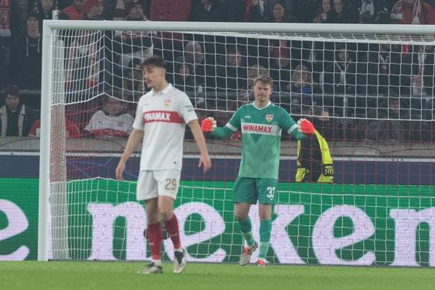 Tor zum 0:1 durch Ademola Lookman (Atalanta Bergamo, 11), Frust bei Alexander Nuebel (VfB Stuttgart, 33) GER, VfB Stuttgart vs. Atalanta Bergamo, Fussball, Herren, UEFA Champions League, 4. Spieltag, Spielzeit 2024 2025, 06.11.2024, GER, VfB Stuttgart vs. Atalanta Bergamo, Fussball, Herren, UEFA Champions League, 4. Spieltag, Spielzeit 2024 2025, 06.11.2024 Stuttgart Copyright: xEibner-Pressefoto WolfgangxFrankx EP_WFK