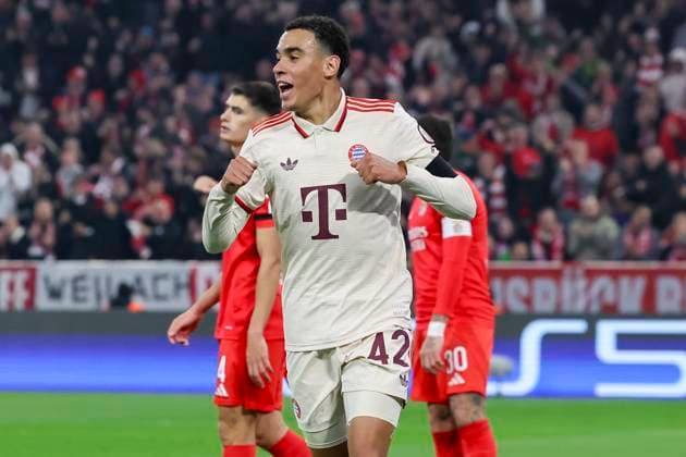 Jamal Musiala (FC Bayern Muenchen) bejubelt seinen Treffer zum 1:0, UEFA Champions League 2024 25 League Phase MD4, FC Bayern München v SL Benfica, Allianz Arena am 06. November 2024 in München, Deutschland. (Foto von Marco Steinbrenner DeFodi Images) Jamal Musiala (FC Bayern Muenchen) celebrates after scoring his teams first goal, UEFA Champions League 2024 25 League Phase MD4, FC Bayern München v SL Benfica, Allianz Arena, November 6, 2024 in Munich, Germany. (Photo by Marco Steinbrenner DeFodi Images) not used in POL SRB CRO FRA GBR NED ITA USA Defodi-700_muenchen_lissabon_20241106_062