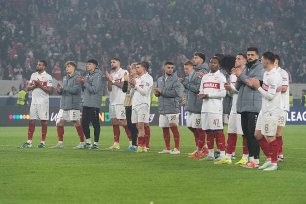 Nach Spielende die Mannschaft des VfB Stuttgart bedankt sich bei den Fans GER, VfB Stuttgart vs. Atalanta Bergamo, Fussball, Herren, UEFA Champions League, 4. Spieltag, Spielzeit 2024 2025, 06.11.2024, GER, VfB Stuttgart vs. Atalanta Bergamo, Fussball, Herren, UEFA Champions League, 4. Spieltag, Spielzeit 2024 2025, 06.11.2024 Stuttgart Copyright: xEibner-Pressefoto WolfgangxFrankx EP_WFK