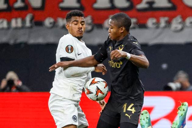 Ansgar Knauff (Eintracht Frankfurt, 36) und Simion Michez (Slavia Prag, 14) im Zweikampf , Fussball, UEFA Europa League, 4. Spieltag, 2024 2025, Eintracht Frankfurt vs. Slavia Prag, 07.11.2024, Frankfurt Stadion, Frankfurt am Main, Deutschland Frankfurt am Main Frankfurt Stadion Hessen Deutschland Copyright: xGrantxHubbsx