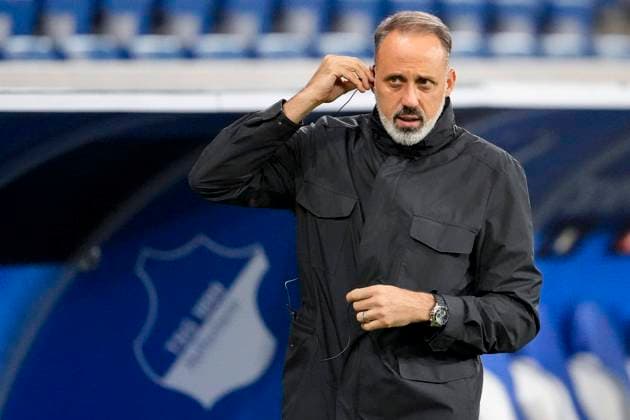 Pellegrino Matarazzo (Rino, Trainer, Cheftrainer, Hoffenheim), Einzelbild, Einzelfoto, Aktion, Action, 07.11.2024, Sinsheim (Deutschland), Fussball, UEFA Europa League, Gruppenphase, TSG 1899 Hoffenheim - Olympique Lyon, REGULATIONS PROHIBIT ANY USE OF PHOTOGRAPHS AS IMAGE SEQUENCES AND OR QUASI-VIDEO.
