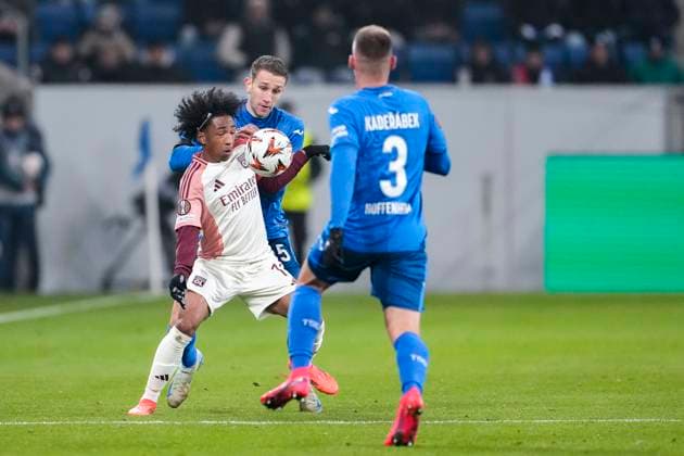 v.li.: Malick Fofana (OL, 11), Arthur Chaves (Hoffenheim, 35), Pavel Kaderabek (Hoffenheim, 3), Zweikampf, Spielszene, Duell, duel, tackle, tackling, Dynamik, Action, Aktion, 07.11.2024, Sinsheim (Deutschland), Fussball, UEFA Europa League, Gruppenphase, TSG 1899 Hoffenheim - Olympique Lyon, 07.11.2024, Sinsheim (Deutschland), Fussball, UEFA Europa League, Gruppenphase, TSG 1899 Hoffenheim - Olympique Lyon, DFB DFL REGULATIONS PROHIBIT ANY USE OF PHOTOGRAPHS AS IMAGE SEQUENCES AND OR QUASI-VIDEO.
