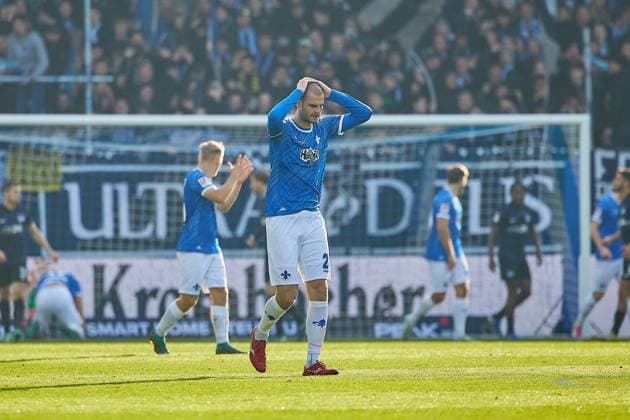 Aleksander Vukotic (SV Darmstadt 98, 20) kann die vergebene Tor Chance von Fynn Luca Lakenmacher (SV Darmstadt 98, 19) nicht fassen GER, SV Darmstadt 98 gegen Herta BSC, Fussball, 2. Bundesliga, 12. Spieltag, Spielzeit 2024 2025, 09.11.24. DFL REGULATIONS PROHIBIT ANY USE OF PHOTOGRAPHS AS IMAGE SEQUENCES AND OR QUASI-VIDEO. GER, SV Darmstadt 98 gegen Herta BSC, Fussball, 2. Bundesliga, 12. Spieltag, Spielzeit 2024 2025, 09.11.24. Darmstadt