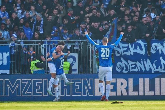 Guillermo Bueno Lopez (SV Darmstadt 98, 03), Aleksander Vukotic (SV Darmstadt 98, 20) und Kai Klefisch (SV Darmstadt 98, 17) jubeln über den Treffer feiern das Tor zur 2:1 Fuehrung für SV Darmstadt 98. GER, SV Darmstadt 98 gegen Herta BSC, Fussball, 2. Bundesliga, 12. Spieltag, Spielzeit 2024 2025, 09.11.24. DFL REGULATIONS PROHIBIT ANY USE OF PHOTOGRAPHS AS IMAGE SEQUENCES AND OR QUASI-VIDEO. GER, SV Darmstadt 98 gegen Herta BSC, Fussball, 2. Bundesliga, 12. Spieltag, Spielzeit 2024 2025, 09.11.24. Darmstadt