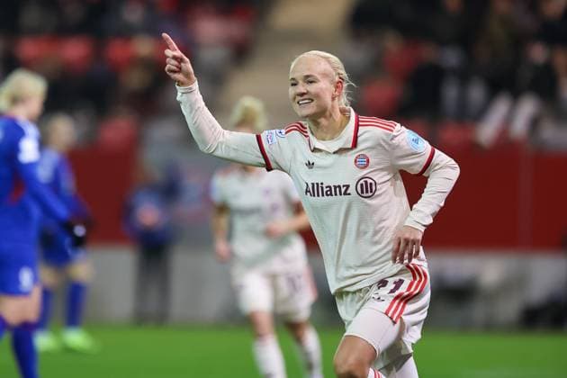 Jubel zum Tor zum 1:0 durch Pernille Harder (FC Bayern Muenchen, 21), Torjubel, FC Bayern Muenchen vs. Valerenga IF, Fussball, UEFA Women s Champions League, Gruppenrunde, 3. Spieltag, Saison 2024 2025, 12.11.2024, FC Bayern Muenchen vs. Valerenga IF, Fussball, UEFA Women s Champions League, Gruppenrunde, 3. Spieltag, Saison 2024 2025, 12.11.2024 Muenchen Copyright: xEibner-Pressefoto JennixMaulx EP_JML