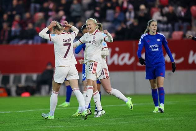 Jubel zum Tor zum 2:0 durch einen Elfmeter von Giulia Gwinn (FC Bayern Muenchen, 07), Torujubel, mit Pernille Harder (FC Bayern Muenchen, 21), FC Bayern Muenchen vs. Valerenga IF, Fussball, UEFA Women s Champions League, Gruppenrunde, 3. Spieltag, Saison 2024 2025, 12.11.2024, FC Bayern Muenchen vs. Valerenga IF, Fussball, UEFA Women s Champions League, Gruppenrunde, 3. Spieltag, Saison 2024 2025, 12.11.2024 Muenchen Copyright: xEibner-Pressefoto JennixMaulx EP_JML