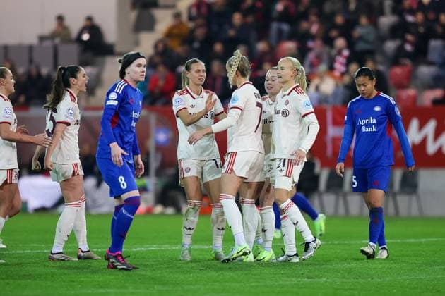 Jubel zum Tor zum 2:0 durch einen Elfmeter von Giulia Gwinn (FC Bayern Muenchen, 07), Torujubel, Team jubelt mit, FC Bayern Muenchen vs. Valerenga IF, Fussball, UEFA Women s Champions League, Gruppenrunde, 3. Spieltag, Saison 2024 2025, 12.11.2024, FC Bayern Muenchen vs. Valerenga IF, Fussball, UEFA Women s Champions League, Gruppenrunde, 3. Spieltag, Saison 2024 2025, 12.11.2024 Muenchen Copyright: xEibner-Pressefoto JennixMaulx EP_JML