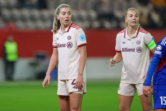 Linda Sembrant (FC Bayern Muenchen, 02) mit Glodis Perla Viggosdottir (FC Bayern Muenchen, 04), FC Bayern Muenchen vs. Valerenga IF, Fussball, UEFA Women s Champions League, Gruppenrunde, 3. Spieltag, Saison 2024 2025, 12.11.2024, FC Bayern Muenchen vs. Valerenga IF, Fussball, UEFA Women s Champions League, Gruppenrunde, 3. Spieltag, Saison 2024 2025, 12.11.2024 Muenchen Copyright: xEibner-Pressefoto JennixMaulx EP_JML