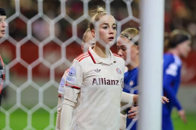 Giulia Gwinn (FC Bayern Muenchen, 07) hinter dem Tornetz, FC Bayern Muenchen vs. Valerenga IF, Fussball, UEFA Women s Champions League, Gruppenrunde, 3. Spieltag, Saison 2024 2025, 12.11.2024, FC Bayern Muenchen vs. Valerenga IF, Fussball, UEFA Women s Champions League, Gruppenrunde, 3. Spieltag, Saison 2024 2025, 12.11.2024 Muenchen Copyright: xEibner-Pressefoto JennixMaulx EP_JML