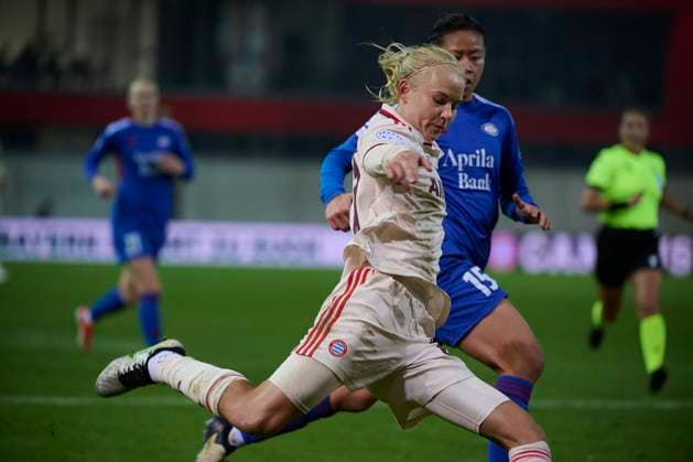 2024 25 UEFA Women™s Champions League FC Bayern München Frauen vs Valerenga Oslo, Croup C, Matchday 3, Saison 2024 2025, FC Bayern München Frauen vs Valerenga Oslo, GER, 2024-11-12, FC Bayern Campus München, HARDER Pernille (FC Bayern München 21), TENNEBo Linn (Valerenga Oslo 15), sportworld München FC Bayern Campus Bayern Deutschland