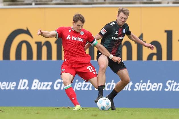 14.11.2024, xtgx, Fussball - Testspiel, Hannover 96 - 1.FC Magdeburg emspor, v.l. Max Christiansen (Hannover, 13), Connor Krempicki (Magdeburg, 13) Zweikampf, Duell, Kampf, tackle (DFL DFB REGULATIONS PROHIBIT ANY USE OF PHOTOGRAPHS as IMAGE SEQUENCES and or QUASI-VIDEO) Hannover