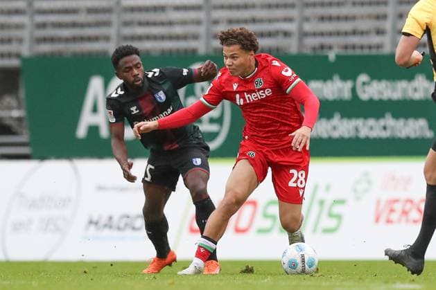 14.11.2024, xtgx, Fussball - Testspiel, Hannover 96 - 1.FC Magdeburg emspor, v.l. Daniel Heber (Magdeburg, 15), Montell Chinonso Ndikom (Hannover, 28) Zweikampf, Duell, Kampf, tackle (DFL DFB REGULATIONS PROHIBIT ANY USE OF PHOTOGRAPHS as IMAGE SEQUENCES and or QUASI-VIDEO) Hannover
