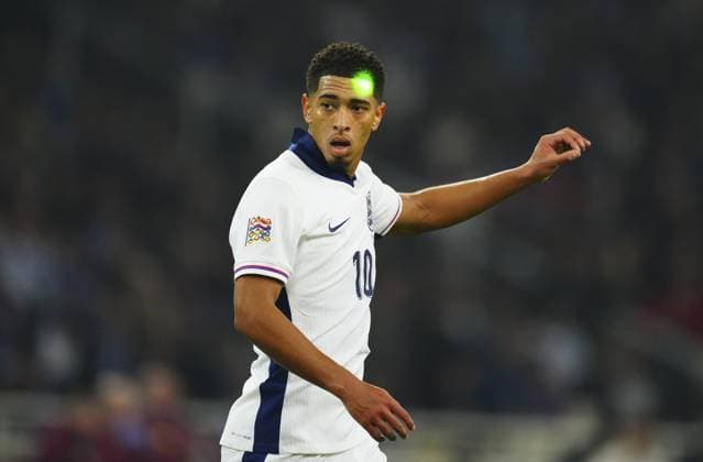 A laser pen on the face of Jude Bellingham of England Greece v England, UEFA Nations League, League B, Group 2, Football, Olympic Stadium, Athens, Greece - 14 Nov 2024 EDITORIAL USE ONLY No use with unauthorised audio, video, data, fixture lists, club league logos or live services. Online in-match use limited to 120 images, no video emulation. No use in betting, games or single club league player publications. Copyright: xJavierxGarcia Shutterstockx 14902321af