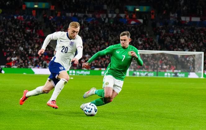 Jarrod Bowen of England battles with Sammie Szmodics of the Republic of Ireland England v Ireland, UEFA Nations League, League B, Group 2, Football, Wembley Stadium, London, UK - 17 Nov 2024 EDITORIAL USE ONLY No use with unauthorised audio, video, data, fixture lists, club league logos or live services. Online in-match use limited to 120 images, no video emulation. No use in betting, games or single club league player publications. Copyright: xJavierxGarcia Shutterstockx 14902695cl