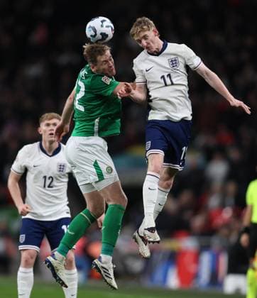 . - England v Republic of Ireland, UEFA Nations League, League B, Group B2, Wembley Stadium, London, England. - 17th November 2024. Daniel Weir Crystal Pix Daniel Weir Crystal Pix Anthony Gordon of England & Newcastle United battles Nathan Collins of Republic of Ireland & Brentford . - England v Republic of Ireland, UEFA Nations League, League B, Group B2, Wembley Stadium, London, England. - 17th November 2024. Daniel Weir Crystal Pix London Wembley Stadium England Copyright: xDanxWeirx CP_England_Ireland_49