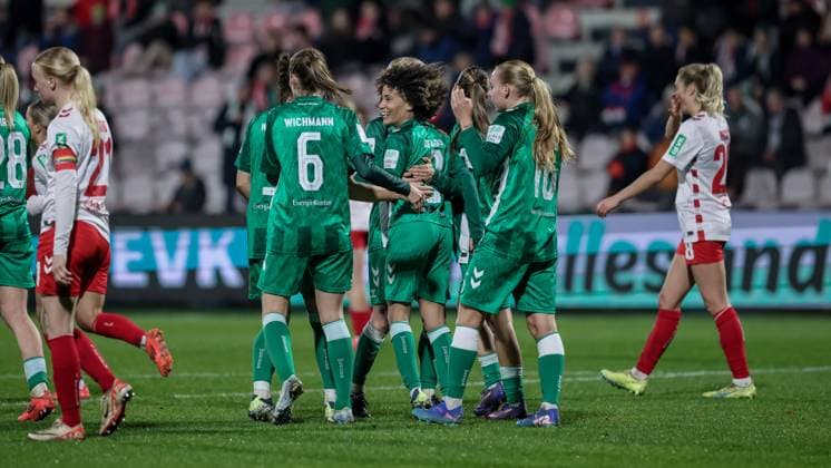 v.li.: Spielerinnen des SV Werder Bremen mit Torjubel, Jubel, jubeln, jubelt, optimistisch, Spielszene, Highlight, Freude über das Tor zum 0:4, DIE DFB-RICHTLINIEN UNTERSAGEN JEGLICHE NUTZUNG VON FOTOS ALS SEQUENZBILDER UND ODER VIDEOÄHNLICHE FOTOSTRECKEN. DFB REGULATIONS PROHIBIT ANY USE OF PHOTOGRAPHS AS IMAGE SEQUENCES AND OR QUASI-VIDEO., 18.11.2024, Köln (Deutschland), Fussball, Google Pixel Frauen-Bundesliga, 1. FC Köln - SV Werder Bremen