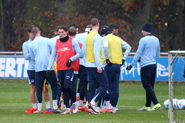 DEU, DFL, 2. FBL Hertha BSC, Training, 19.11.2024, Sportforum, Berlin, DEU, DFL, 2. FBL Hertha BSC, Training, im Bild Fabian Reese (Hertha BSC Berlin 11), Hertha-Spielerkreis DFL - regulations prohibit any use of Photographs as image sequences and or quasi-video Foto: Juergen Engler nordphoto GmbH