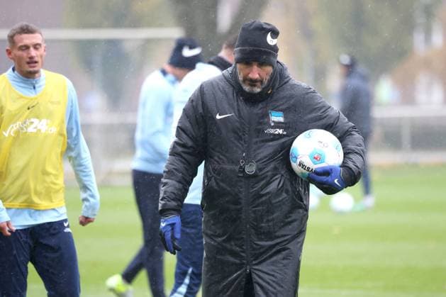 DEU, DFL, 2. FBL Hertha BSC, Training, 19.11.2024, Sportforum, Berlin, DEU, DFL, 2. FBL Hertha BSC, Training, im Bild Cheftrainer Cristian Fiel (Hertha BSC Berlin) DFL - regulations prohibit any use of Photographs as image sequences and or quasi-video Foto: Juergen Engler nordphoto GmbH